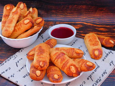 Halloween witch finger cookies recipe with photo