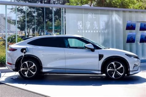 SUV Listrik BYD Song L Diluncurkan Di China Tantang Tesla Model Y