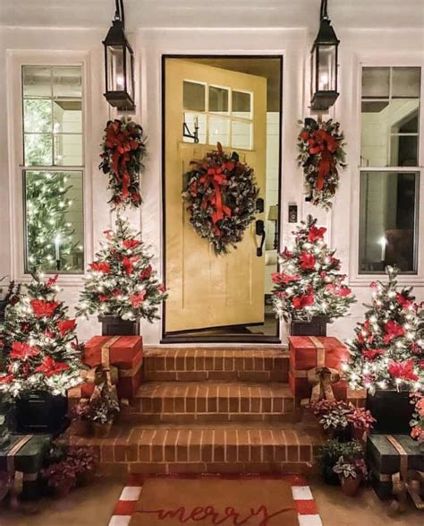 Best Christmas Porch Decorating Ideas For Festive Curb Appeal