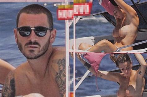 Il Topless Di Martina Maccari Infiamma L Estate Italiana Leo Bonucci