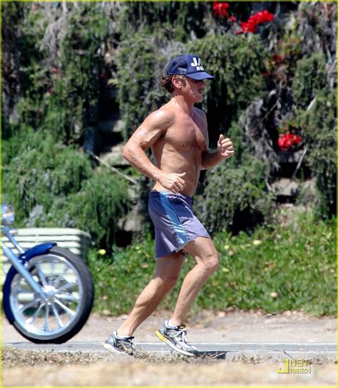 Sean Penn Shirtless Jogging With Shannon Costello Photo 2574293