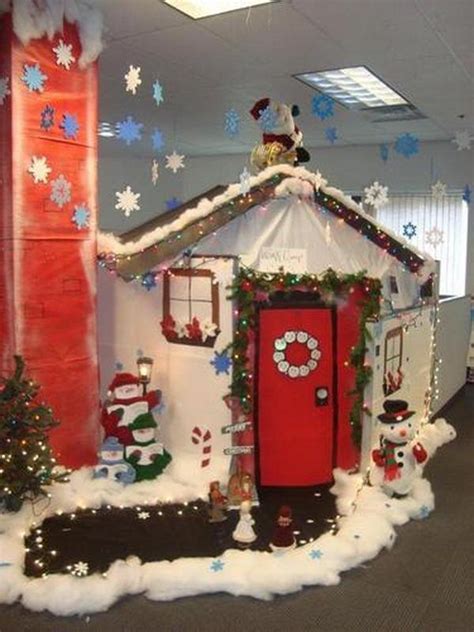 20 Creative Diy Cubicle Decorating Ideas Hative Christmas Door