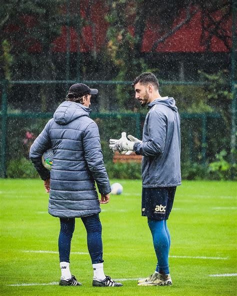 Goleiro Rafael Treina O S O Paulo E Pode Atuar Contra O Galo O Tempo