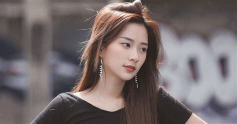 Hot girl Thái Lan sinh năm 1997 có gương mặt xinh xắn giống hệt Krystal Fx