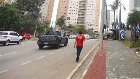 Pedestre Atropelado Sobre A Cal Ada Na Sa Da De Supermercado