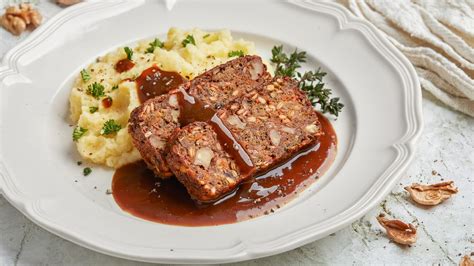 Veganer Und W Rziger Hackbraten Mit Bratensauce