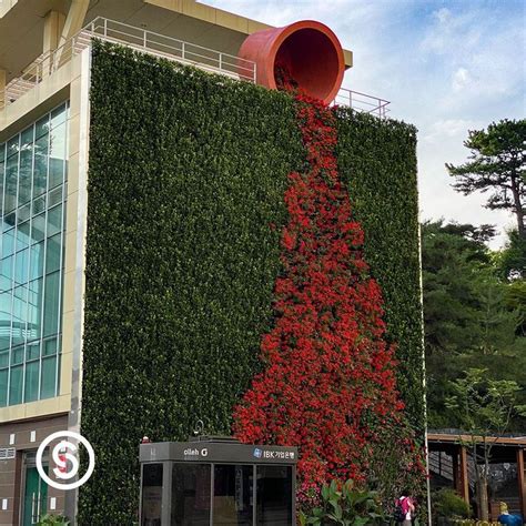 lush wall garden  maximise space garden design  inspiration