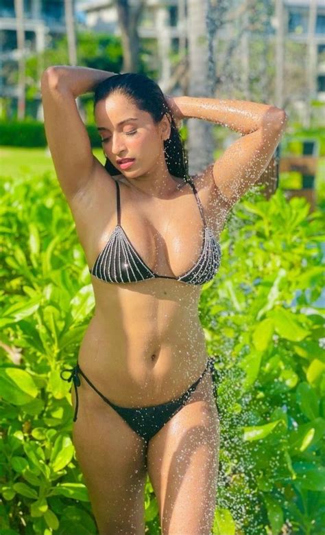 4 Hot Sexy Rima Zahran Bikini Pics