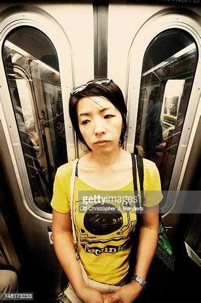 Subway Car Door Photos Et Images De Collection Getty Images