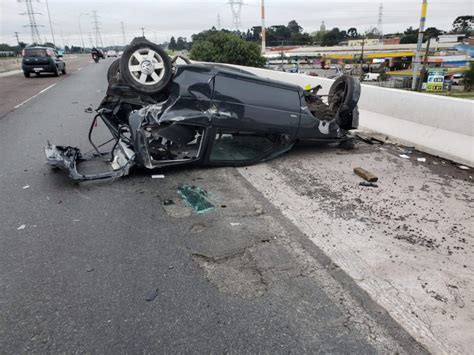 Carro Fica Completamente Destru Do Ap S Capotamento No Contorno Sul