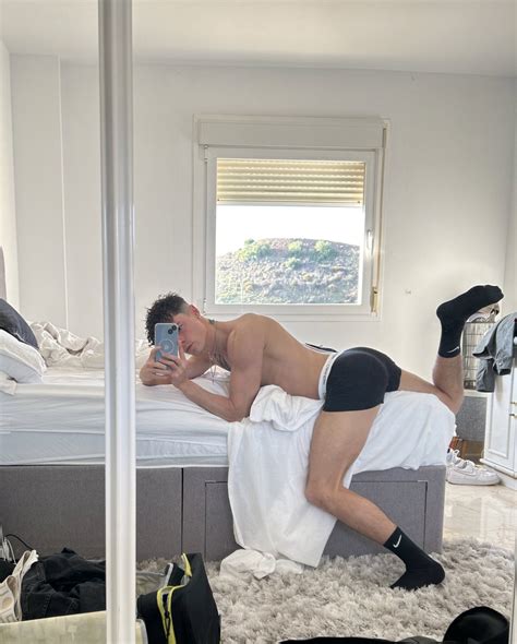 Hot Guys Sagging And Socks Sexy And Confident Sagger