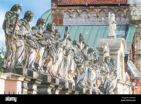 Apostles Statues High Resolution Stock Photography And Images Alamy