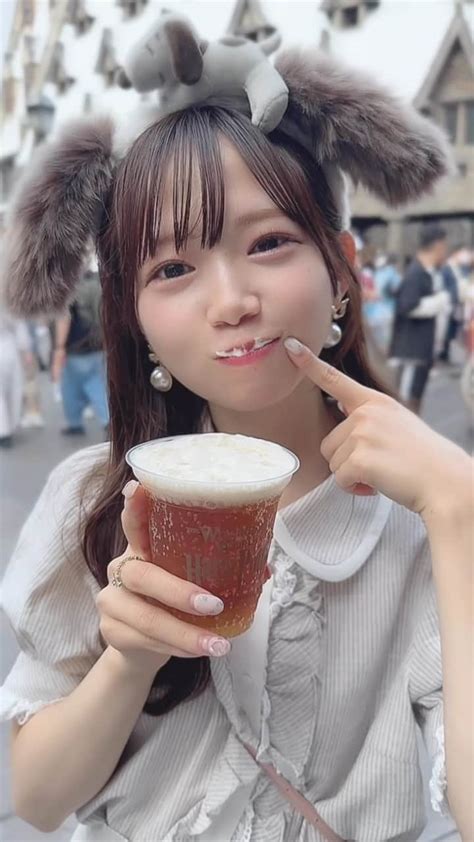 畑美紗起さんのインスタグラム動画 畑美紗起instagram 「バタービール🧈🍻かわいくのめてる？♡ 見方によっては汚いような、、、、🥹 ユニバの世界観っておもしろいよねえ！！！🌍