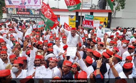 Samajwadi Party Protests Over Irregularities In Uttar Pradesh Panchayat