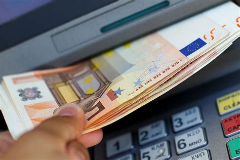 Spende Centinaia Di Euro In Cosmetici E Pedaggi Poi Finge Di Essere