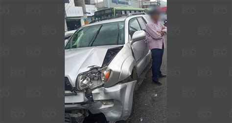 Vehículo impacta contra otro en la avenida San Vicente de Paúl