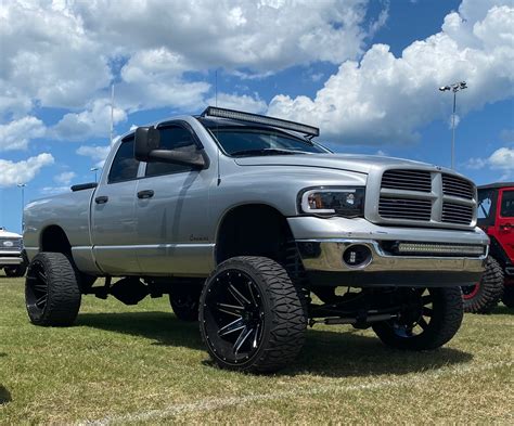 Dodge Ram 2500 Lifted