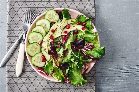 Ensalada Mezclum Con Pepino Aguacate Granada Y Semillas De Ch A El