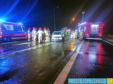 Zderzenie dwóch osobówek i busa na obwodnicy Opola Wrzoski