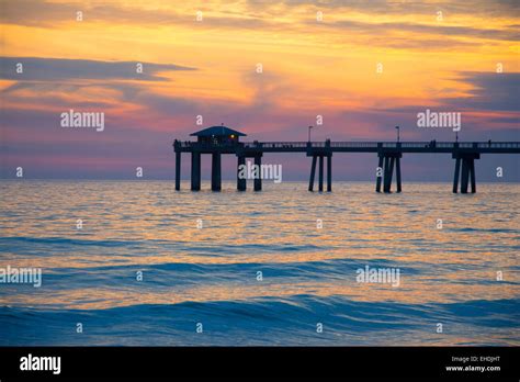 Sunset over the Okaloosa Island Pier Stock Photo - Alamy