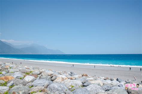 花蓮新城景點》富有詩意的絕美海景 七星潭優美弧形海灣超好拍，具豐富的自然人文景觀 咕溜魚曬魚趣 美食、旅遊、親子