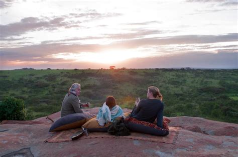 What is a Safari Sundowner? | Grass Track Safaris