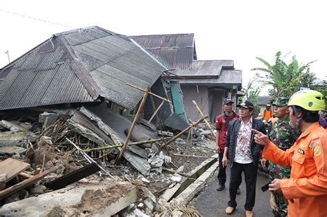 Gempa 44 Sk Hancurkan Ratusan Rumah Warga Kalibening Pemerintah