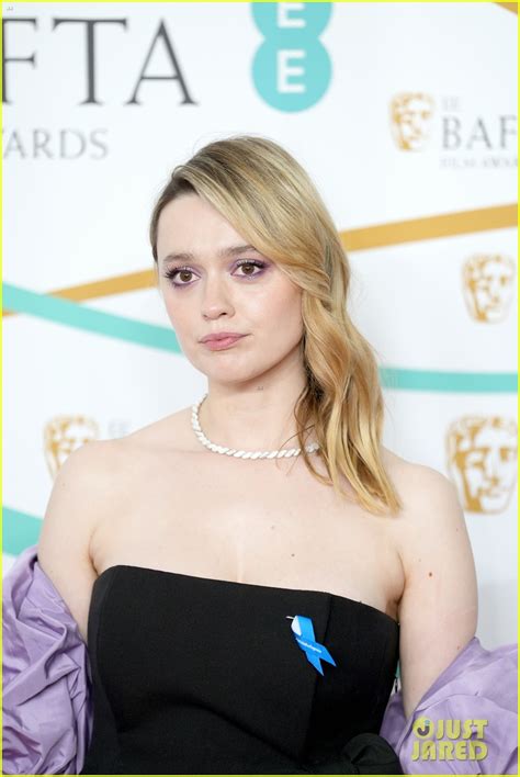 Sex Education Star Emma Mackey Wins Rising Star Award At Baftas 2023 Photo 4896754 Photos