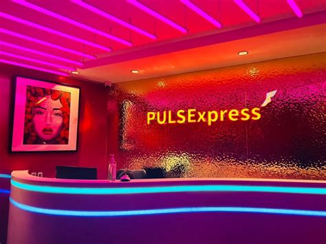 Pulse Gallery Holiday Inn Silom Bangkok Bts Surasak Pulse Clinic