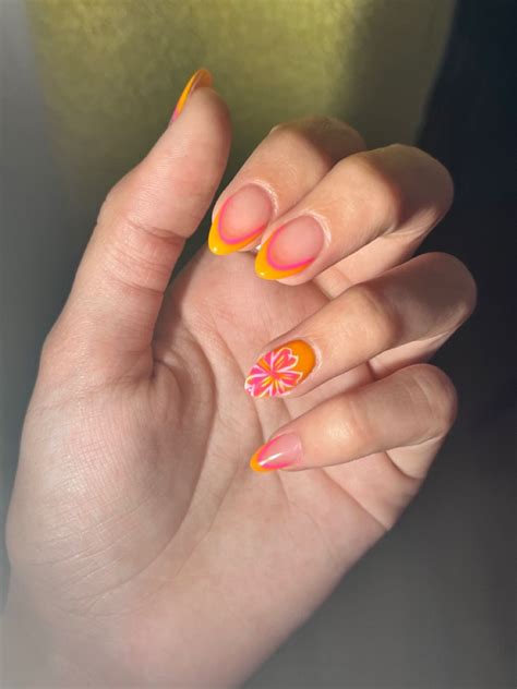 Hibiscus Flowers Nails In Hawaii Nails Pretty Nails