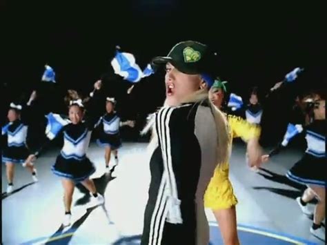 Hollaback Girl [Music Video] - Gwen Stefani Image (18761080) - Fanpop