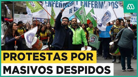 Manifestación Fuera Del Minsal Por Masivos Despidos De Funcionarios