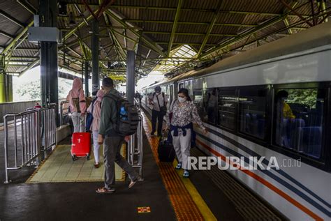 KAI Penumpang KA Jarak Jauh Meningkat Dibanding Sebelumnya Republika