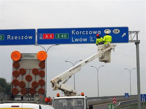 Nowe Znaki Drogowe Pojawiaj Si Na Nich Polskie Nazwy Zagranicznych