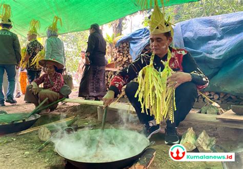 Disdikbud Kukar Apresiasi Upacara Sakral Nutuk Beham Festival Budaya