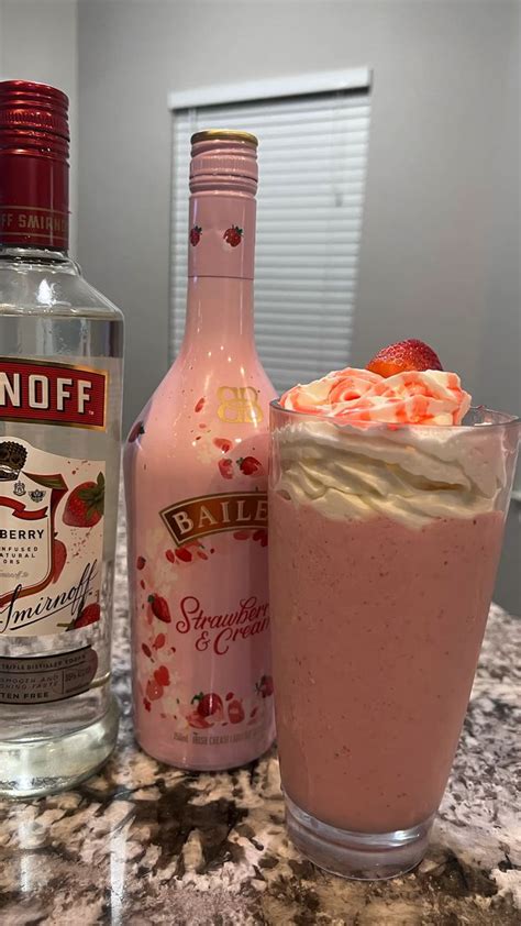 Strawberry And Cream Cocktail Yummy Alcoholic Drinks Alcohol Recipes Alcohol Drink Recipes