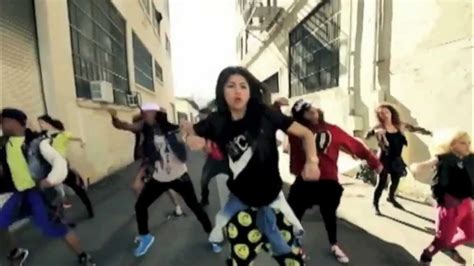 Zendayas 1st Official Dance Video Clique With Her Crew Youtube