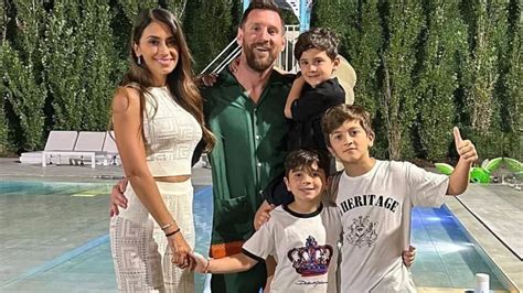 Antonella Roccuzzo Comparti Una Tierna Foto De Lionel Messi Junto A