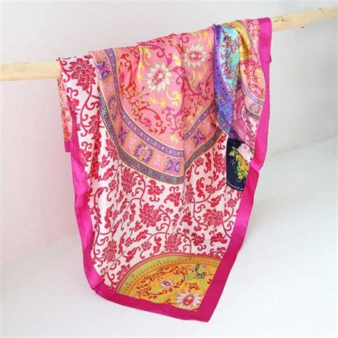 Satijnen Bandana Sjaal Barok Pink IBZ HBA 7059 Moos Online