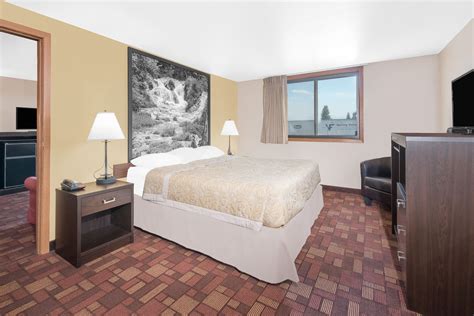 Super 8 by Wyndham Watertown | Watertown, SD Hotels