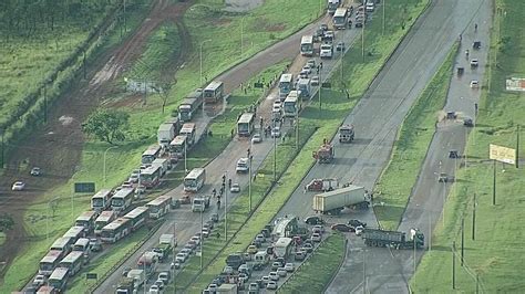 Motoristas Enfrentam Engarrafamento Na Br Perto De Santa Maria