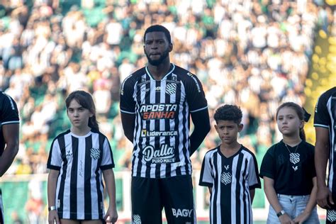 Recuperado Rafael Ribeiro Volta Ao Time Titular Do Figueirense Foi