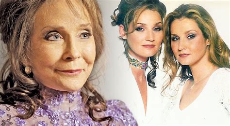 Loretta Lynn S Daughters The Lynns Perform Their Song Woman To Woman