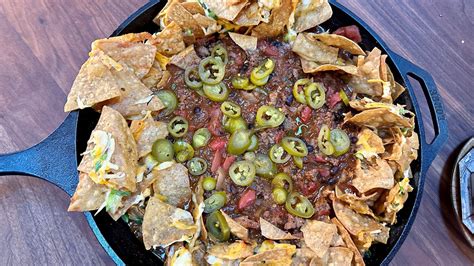 Beef N Black Bean Chili With Cheesy Chips To Dip Rachael Ray