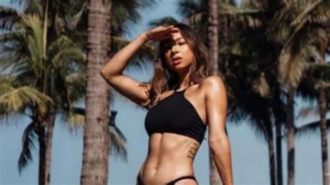 Foto 8 Potret Artis Pakai Bikini Makin Hot Dan Seksi Halaman 3