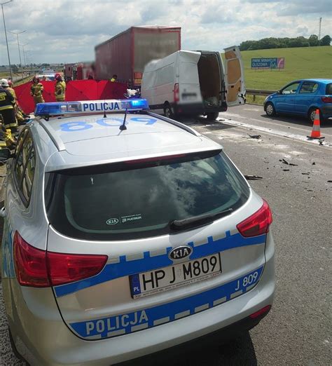 Miertelny Wypadek Na Autostradzie A Bus Wbi Si W Samoch D Ci Arowy