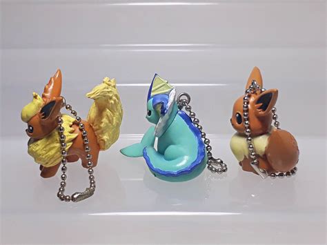 Flareon Vaporeon Eevee Pokemon Figure Mascot Swing Keychain Set Furuta