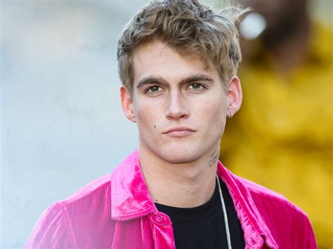 Presley Gerber debuts new chest and hip tattoos while shooting hoops
