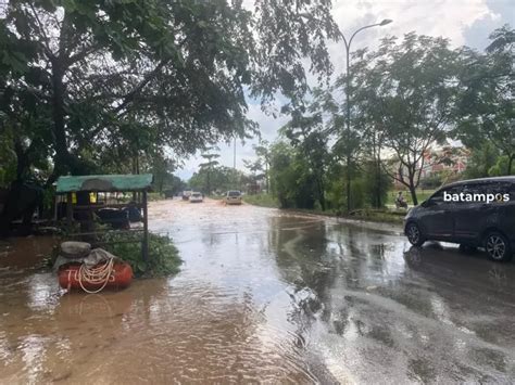 Jalan Dan Pemukiman Di Tanjunguncang Terendam Banjir Batam Pos