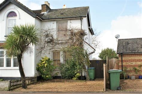 Molesey Road Hersham Walton On Thames Kt12 2 Bedroom Semi Detached